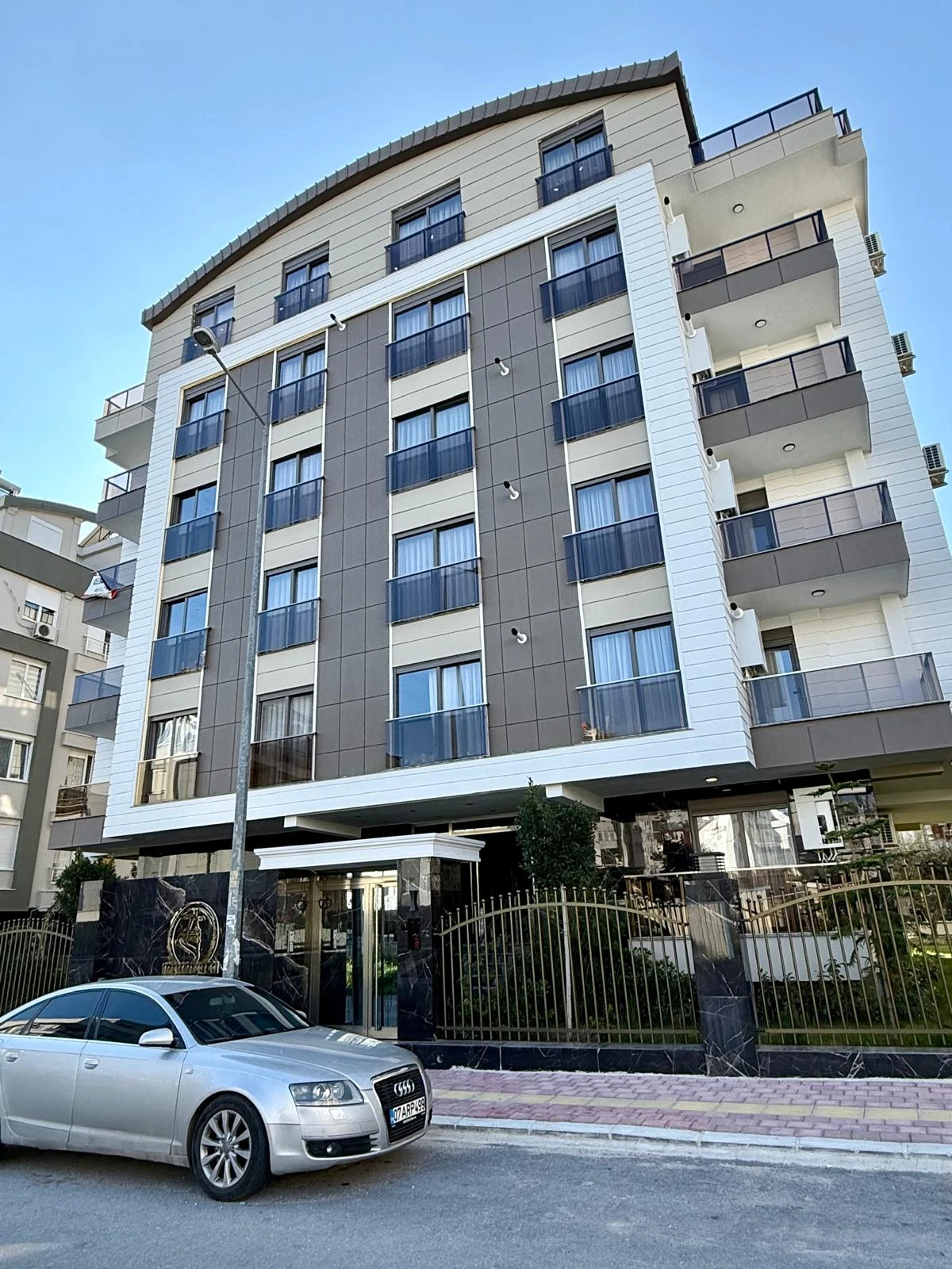 Modern Apartments with a Pool at the Foot of the Mountains in Konyaaltı